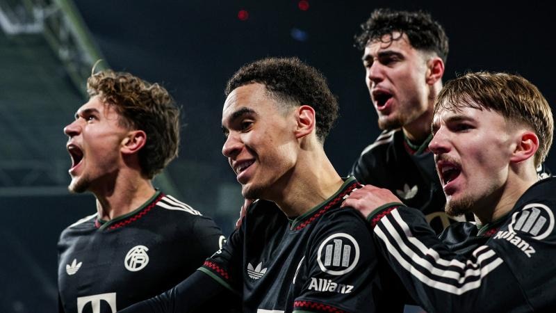 羽联年终总决赛 刘圣书／谭宁三连胜小组头名晋级