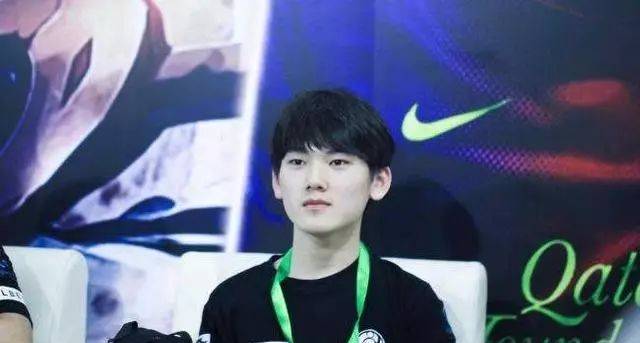 在揭幕战把